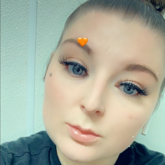 Meet your Posher, Whitney - Picture 1 of 2